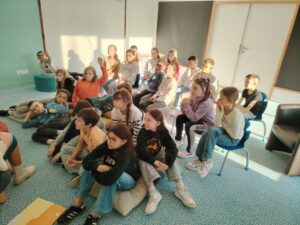 Visite à la médiathèque pour les CM1B