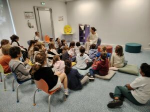 Visite à la médiathèque pour les CM1-B